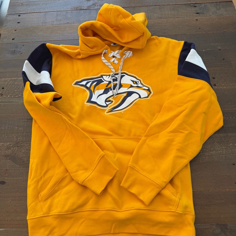 NHL PREDATORS Men's Yellow Graphic Hoodie